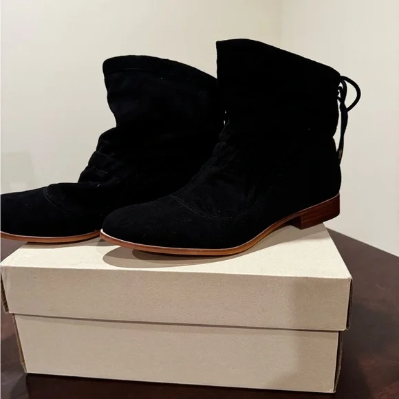 Clarks Black Suede Ankle Booties size 9 - Picture 9 of 9